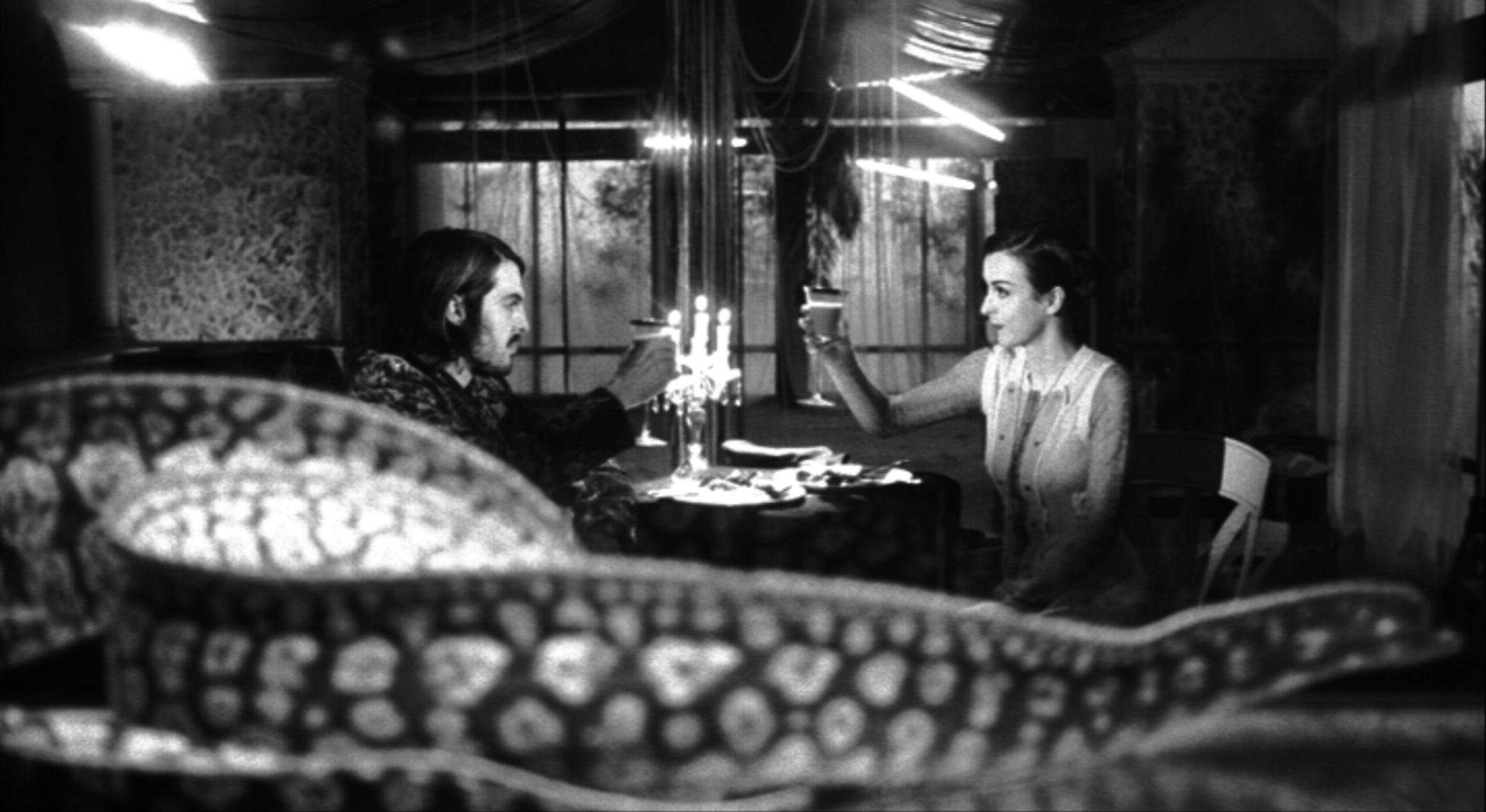 DHARMA-GUNS_Diner-murenes