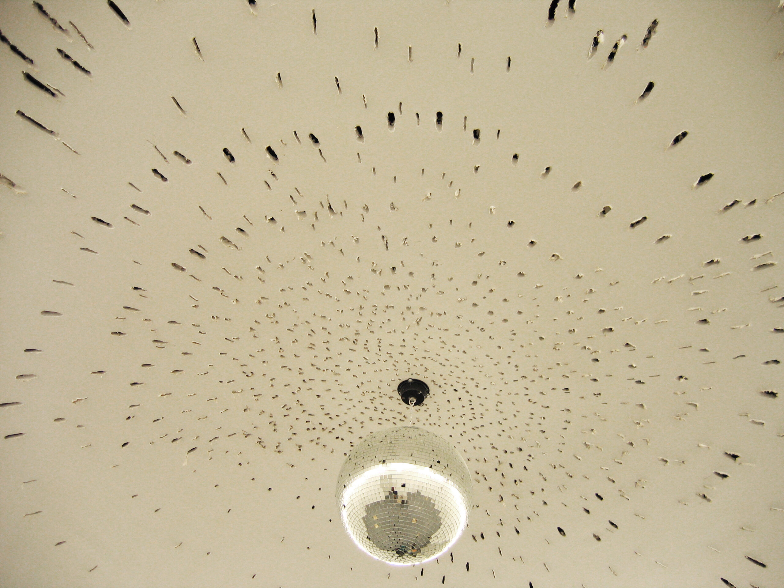 Jorge-Macchi.-StillSong.-disco-ball