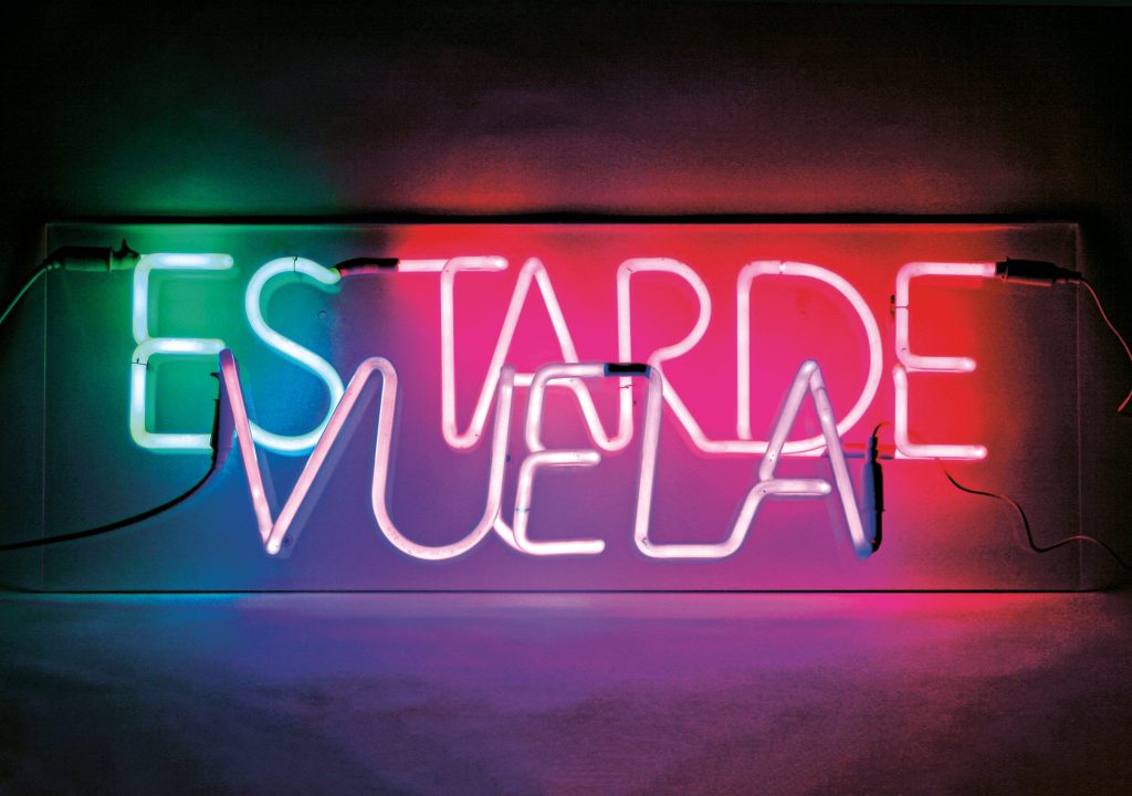 003_122025_PAKSA_Es Tarde Vuela_alta_RET copy