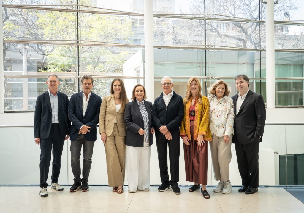 En la foto (de izq a der): Mariano Boruchowicz, Juan Ball, Carolina Pinciroli, Teresa Bulgheroni, Eduardo F. Costantini, Soledad Costantini, Norah Garfunkel de Hojman y Andres Buhar.